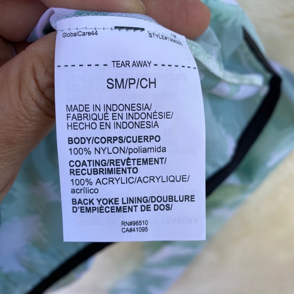 NWT Under Armour Run anywhere storm jacket - Picture 3 of 6